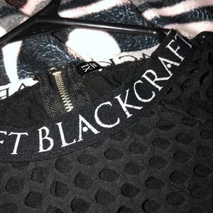 This dress is to small for me, no damage